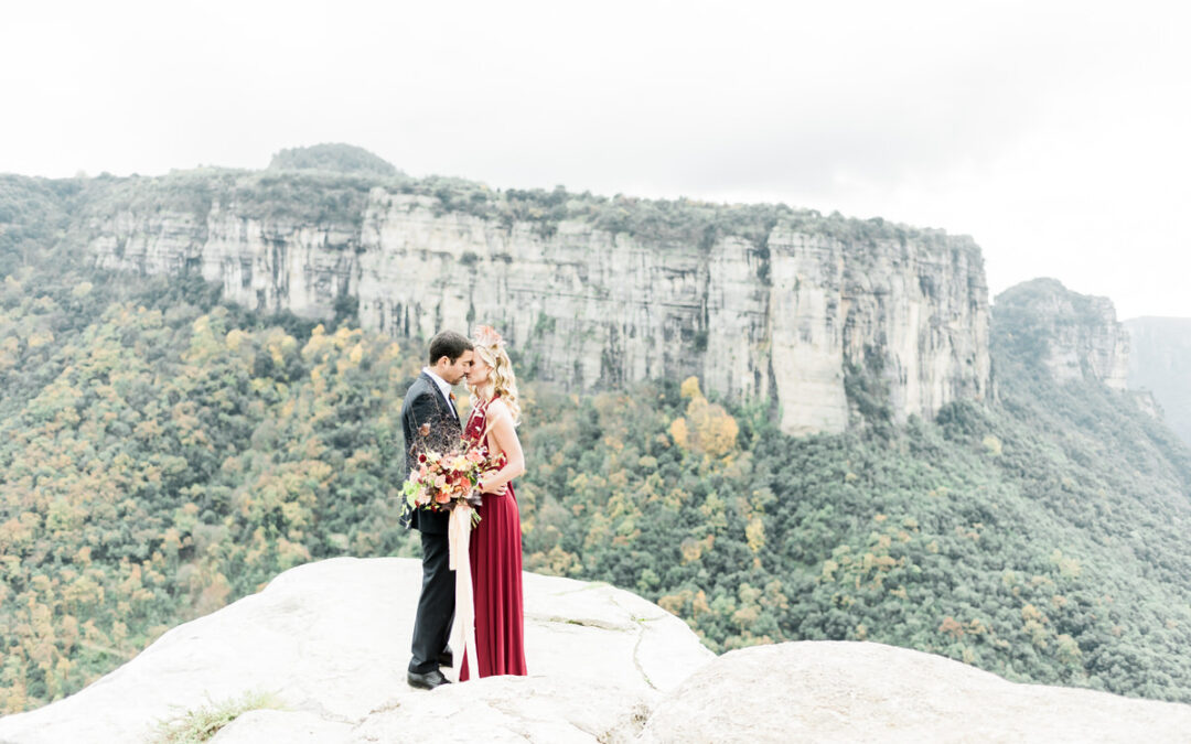 Autumn love in the cliffs